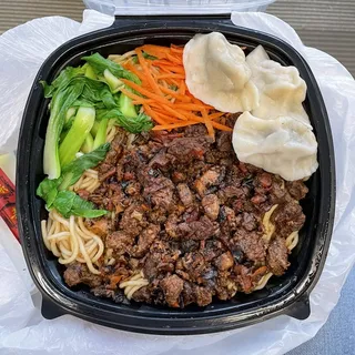 Rice Noodle with Spicy Beef Mushroom Sauce