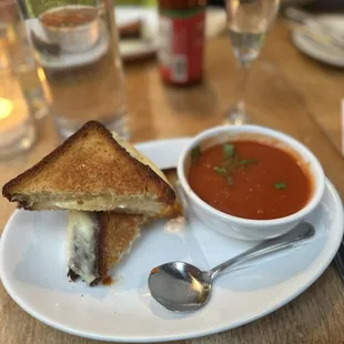 GRILLED CHEESE SANDWICH