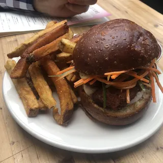 FRIED FISH SANDWICH