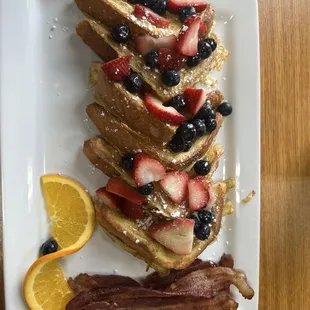 French toast with berries &amp; bacon
