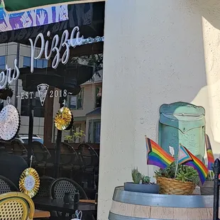 the outside of a restaurant