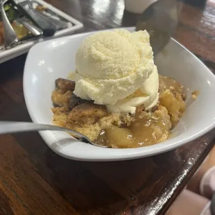 Warm Apple cobbler with ice cream