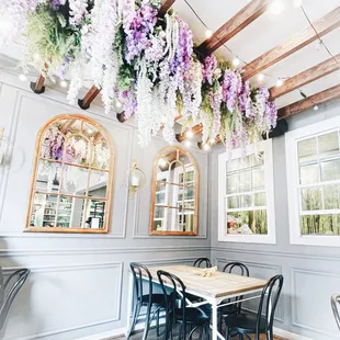 | CHARMING DECOR |