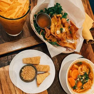 tofu tod, veggie tom yum, thai tea, chicken wonton