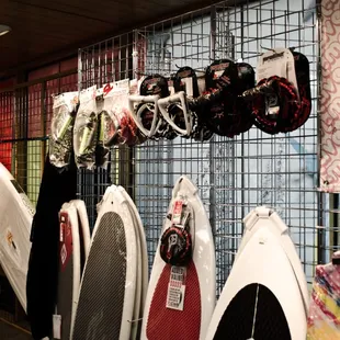 ropes, handles and wake surf boards