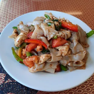 Drunken noodles with chicken