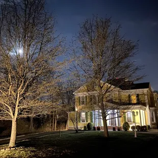 Main house (Anna's is in the other house across the parking lot).