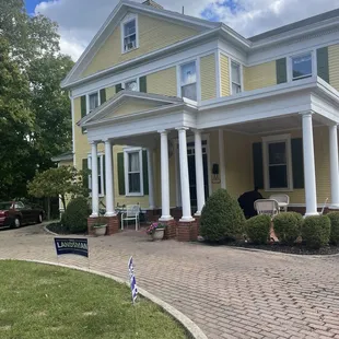 Six acres bed-and-breakfast