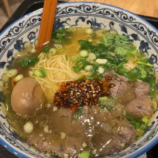 **Clear Broth Beef Noodles**  （Thin Noodle)