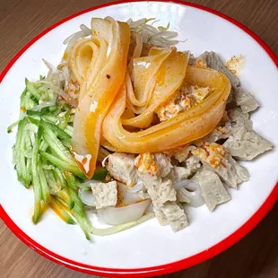 Cold noodles  (view more OC eats on IG @capricorncow)