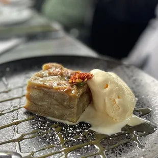 Banana bread pudding