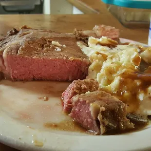 Prime rib, mashed patatoes&amp;gravy!