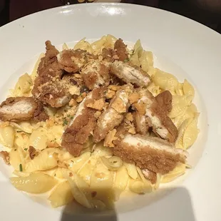 Dry Mac and Cheese with under seasoned chicken