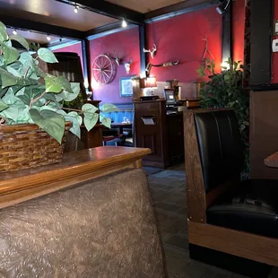 Cute Saloon feel