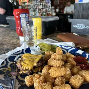 D-LISHus burger with no bun!!
