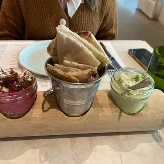 HUMMUS