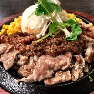 Mam Mam Special w/ extra meat. Veggies are given on the side to make room if you order extra protein.