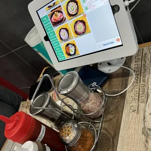 Table condiments