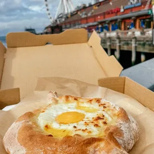 Grab your Khachapuri to go!