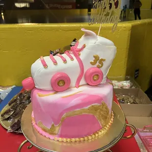 Daisy bday cake. So cute