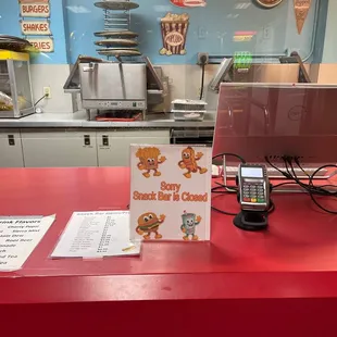 No food from 9pm to 1am! &amp; you cannot have food delivered. How tacky