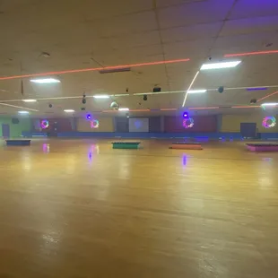 Skating floor