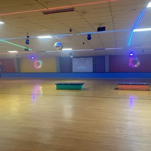 Skating floor