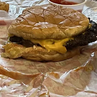 Single meat cheese burger