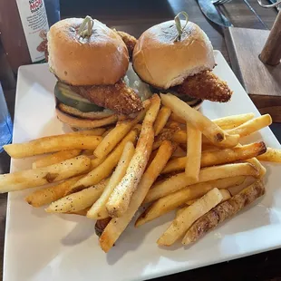 Chicken sliders with fries