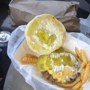 Cheeseburger Basket - very good Burger, horrid fries.