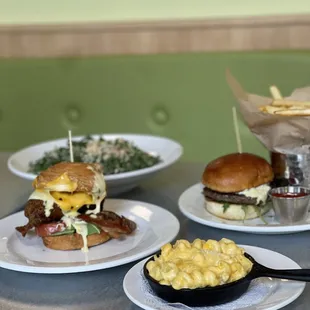 Classic mac and cheese, cluck chub, jam burger, kale caesar (Insta: @badtothebite)