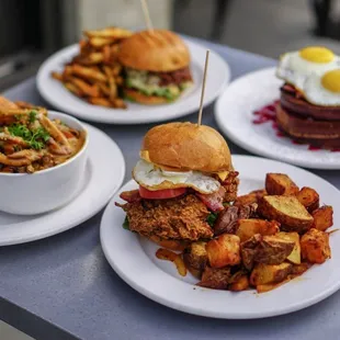 He Chun, He Burger, Fried Chicken Sammy &amp; Serious Toast - IG: @nelson_eats