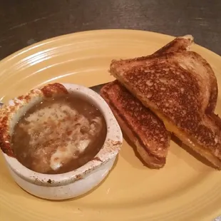Homemade French onion soup with grill cheese ! Not one the menu but you can ask for it !