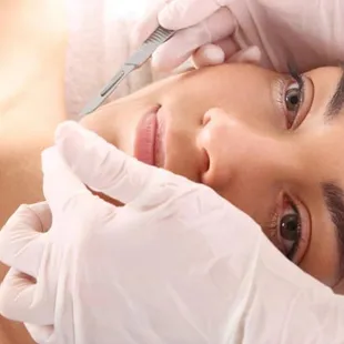 Dermaplaning is a simple and safe procedure for exfoliating the epidermis and ridding the skin of fine vellu.
