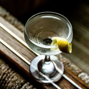 a martini with a lemon wedge