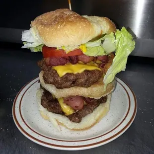 Look at this bacon cheeseburger!!!!!