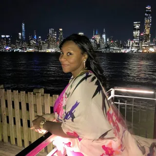 Teandra R.