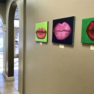 Lips everywhere!