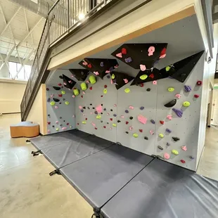 Bouldering cave