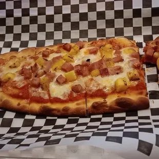 Hawaiian flatbread pizza thing!