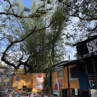 the outside of the restaurant