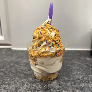 Fresh banana custard with crunch coat.