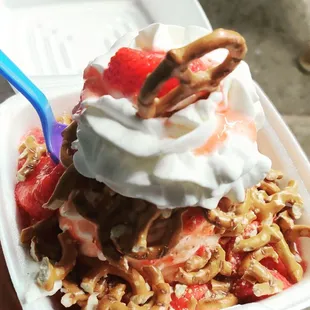Strawberry Pretzel Sundae (limited time)