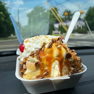 Cinnamon Roll Sundae