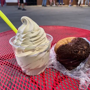 Coffee bean custard &amp; Leach's donut ice cream sandwich