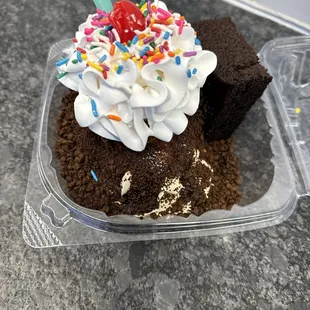Ice cream cake sundae