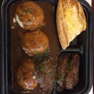 Really good tasting hamburger steak and mashed potatoes. There were also seafood plates which I&apos;ll like to try next time.