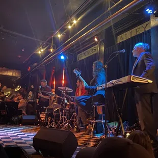 Phenomenal live band