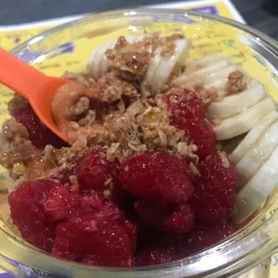 Mango Açaí yummy. I love their choices. Check them out - great service , great bowls and smoothies , super clean and cozy.