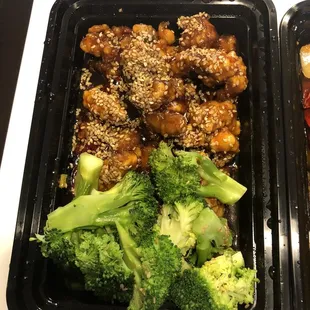 Sesame chicken with broccoli